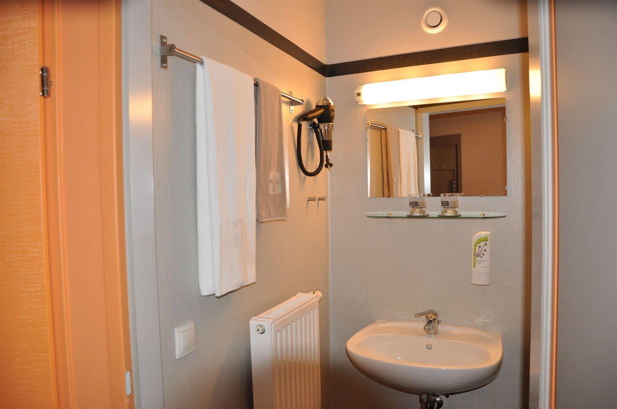 Motel Arbotel 24H Self Check-In Фризах Экстерьер фото